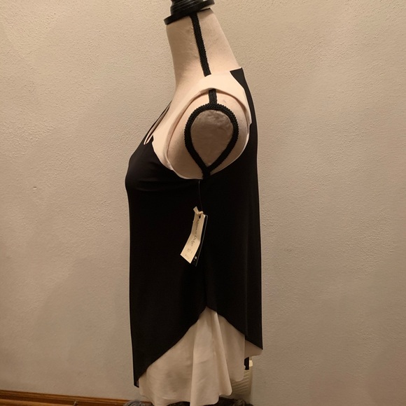 Sleeveless black and cream asymmetrical tank - Picture 5 of 6